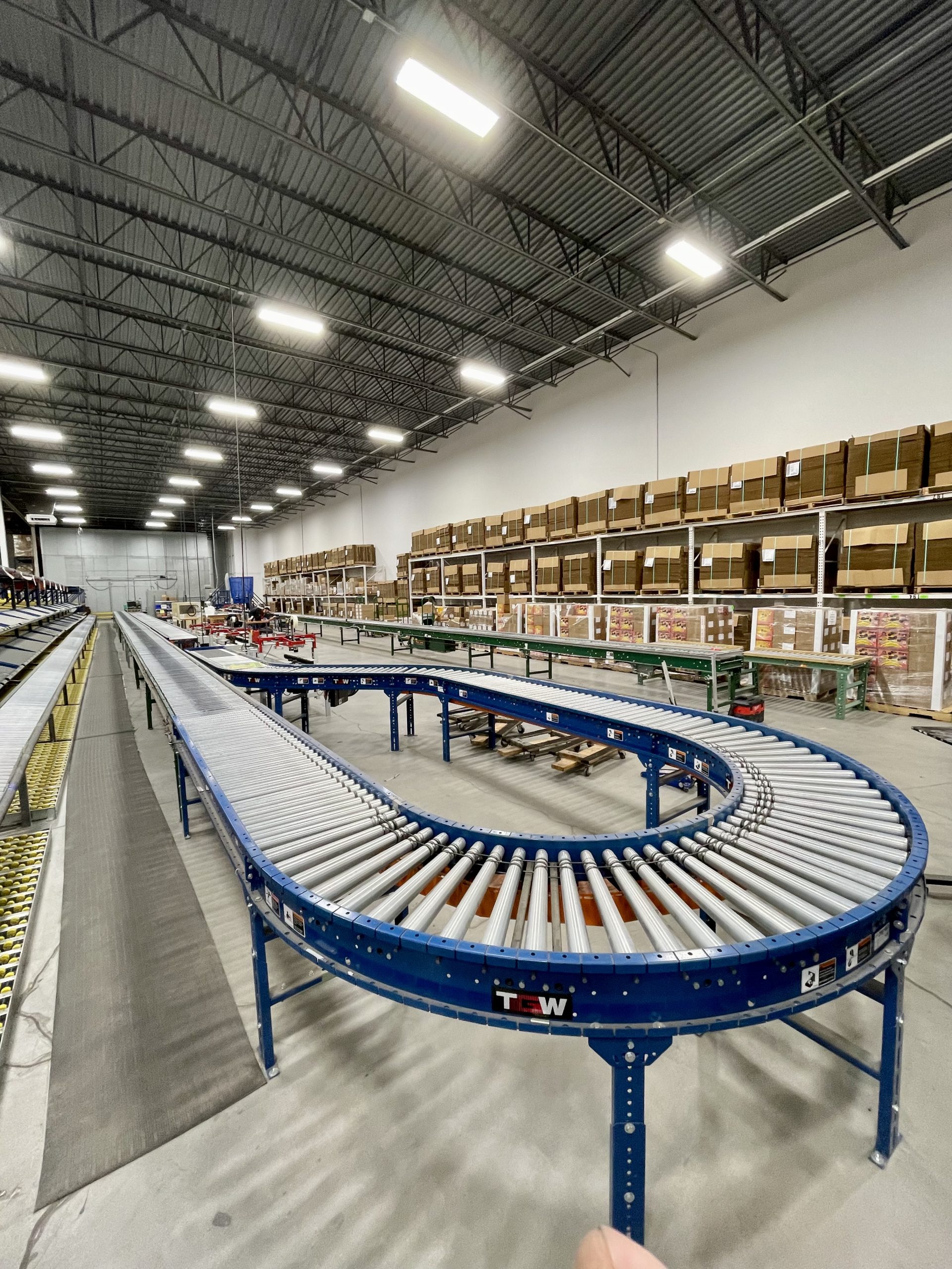 Curved gravity conveyor in warehouse